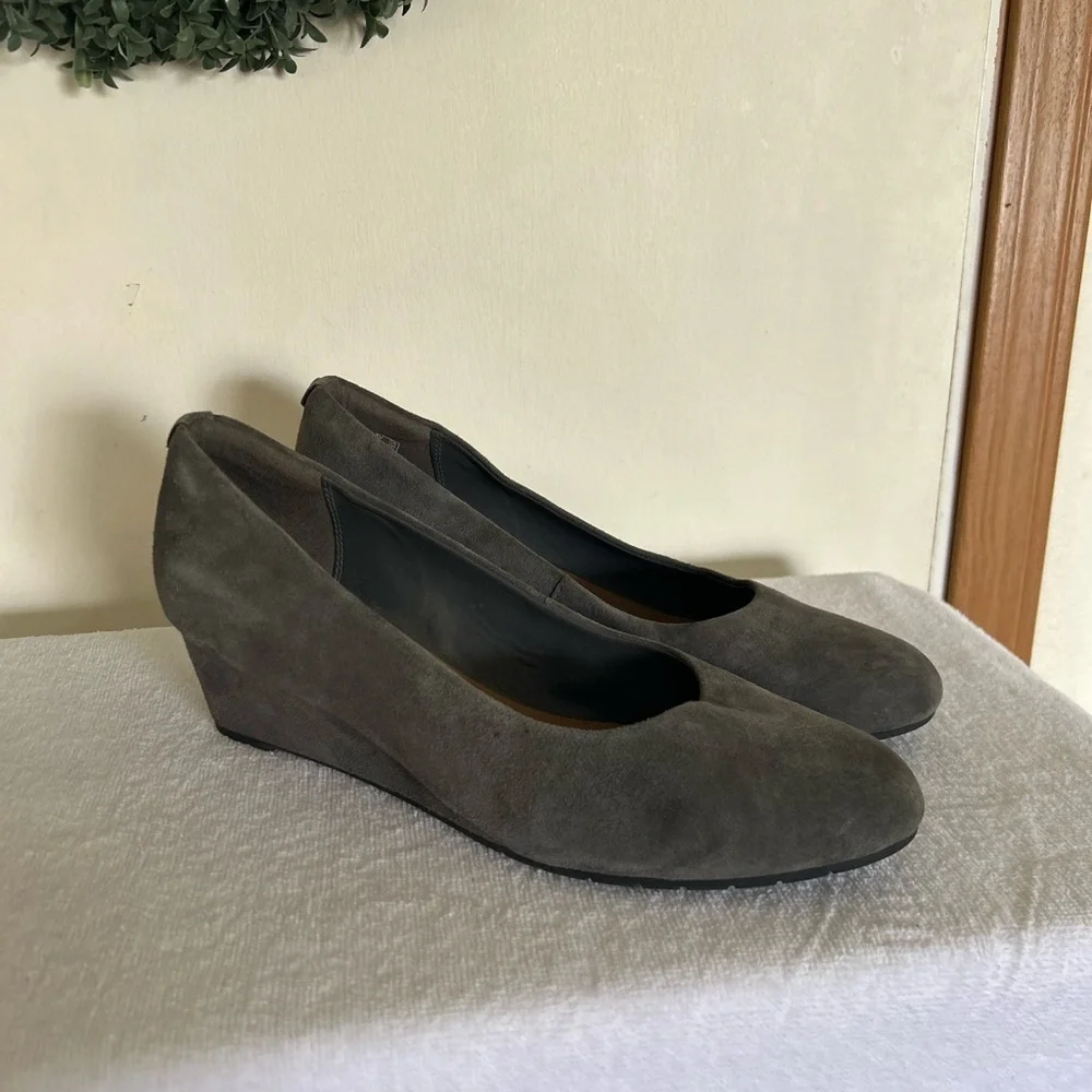 Clark's Gray Suede Wedges Size 9 1/2 W